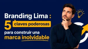 Una persona con traje lleva los brazos cerrados sonriendo pensando de las cinco claves poderosas de branding para empresas en lima.